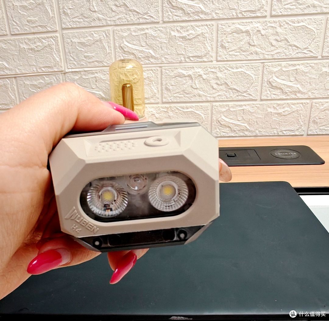 户外头灯卷王!务本H4:IP68 防水 + 双电池续航,仅100多入手
