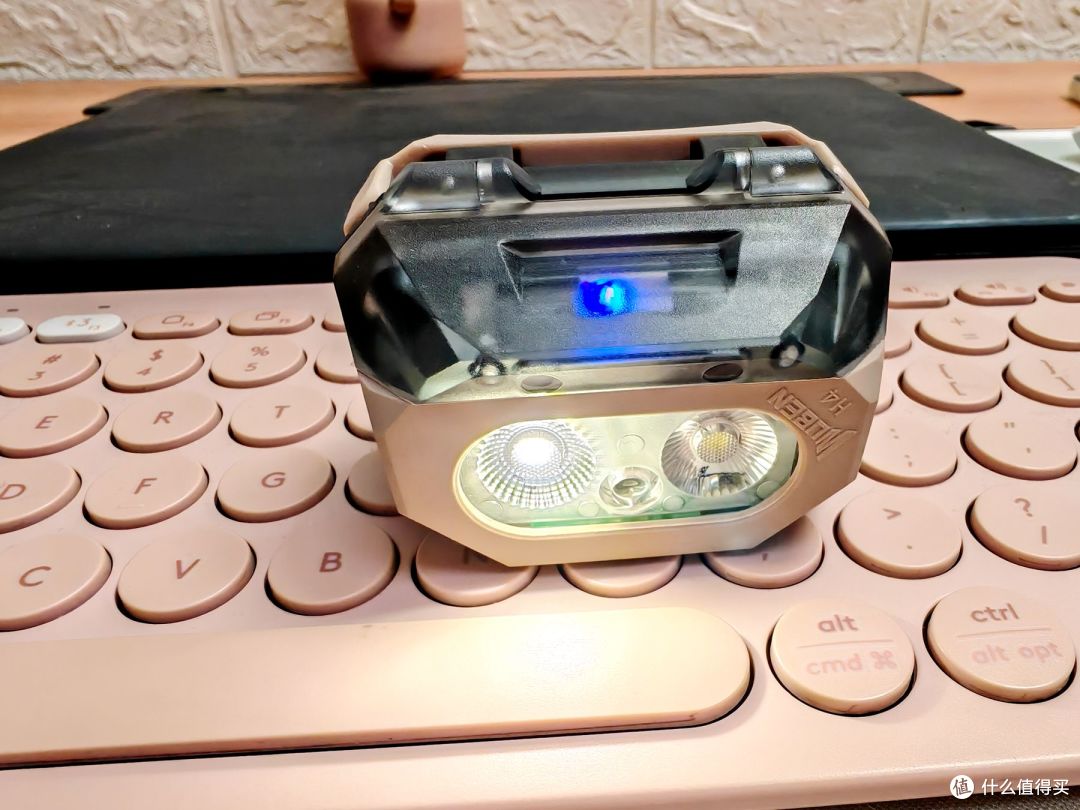 户外头灯卷王!务本H4:IP68 防水 + 双电池续航,仅100多入手