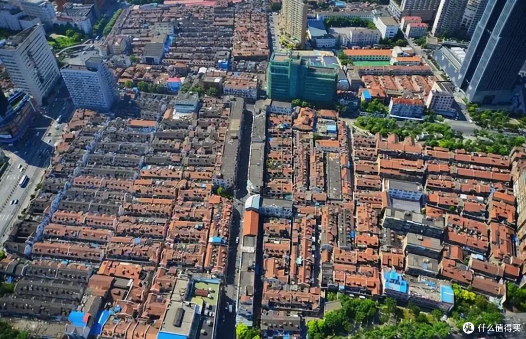 住建部:房龄满25年的房子,一律按新规处理,老旧小区业主有福了
