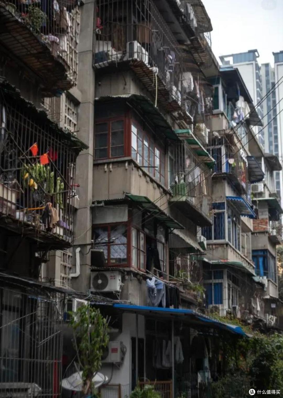 住建部:房龄满25年的房子,一律按新规处理,老旧小区业主有福了