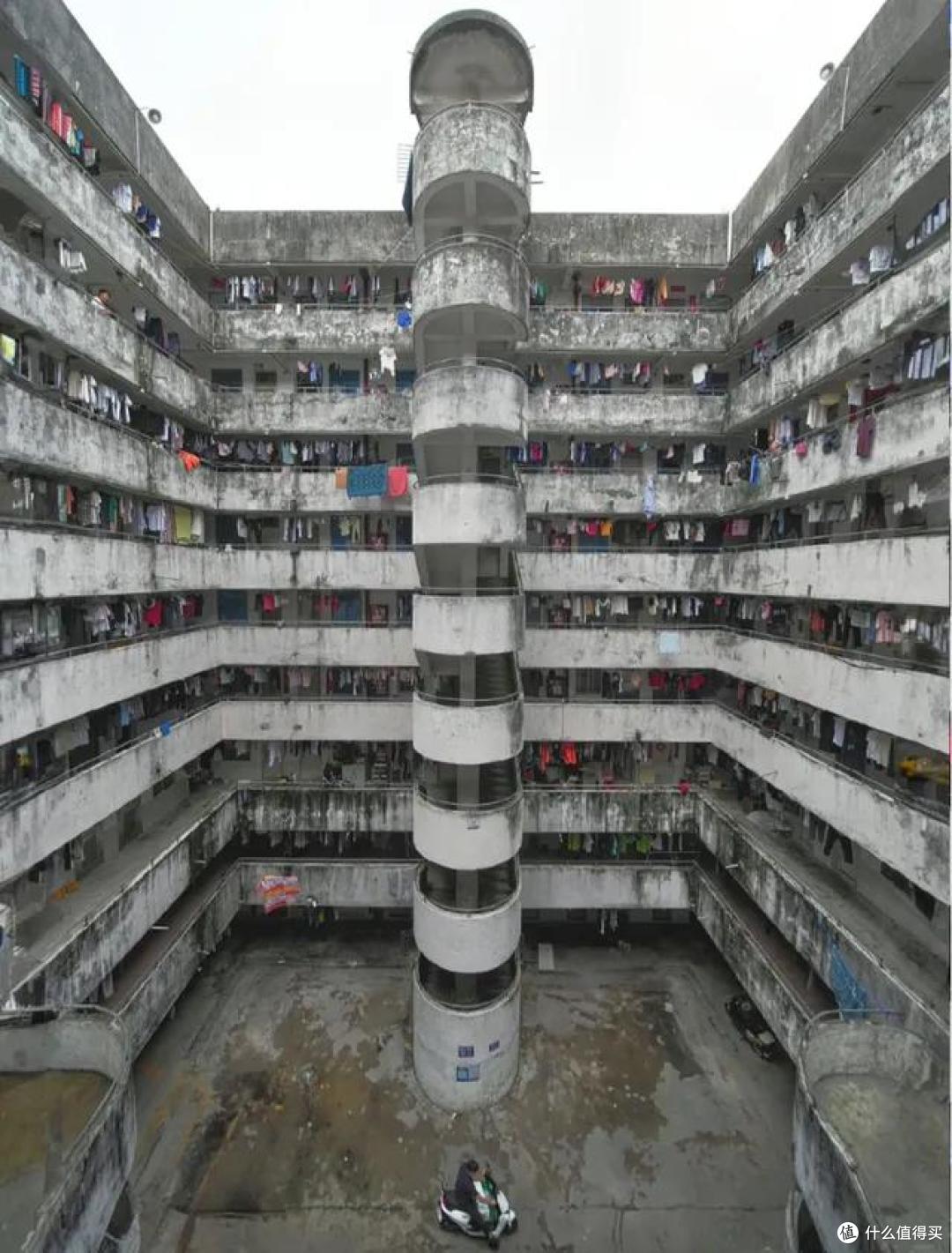 住建部:房龄满25年的房子,一律按新规处理,老旧小区业主有福了