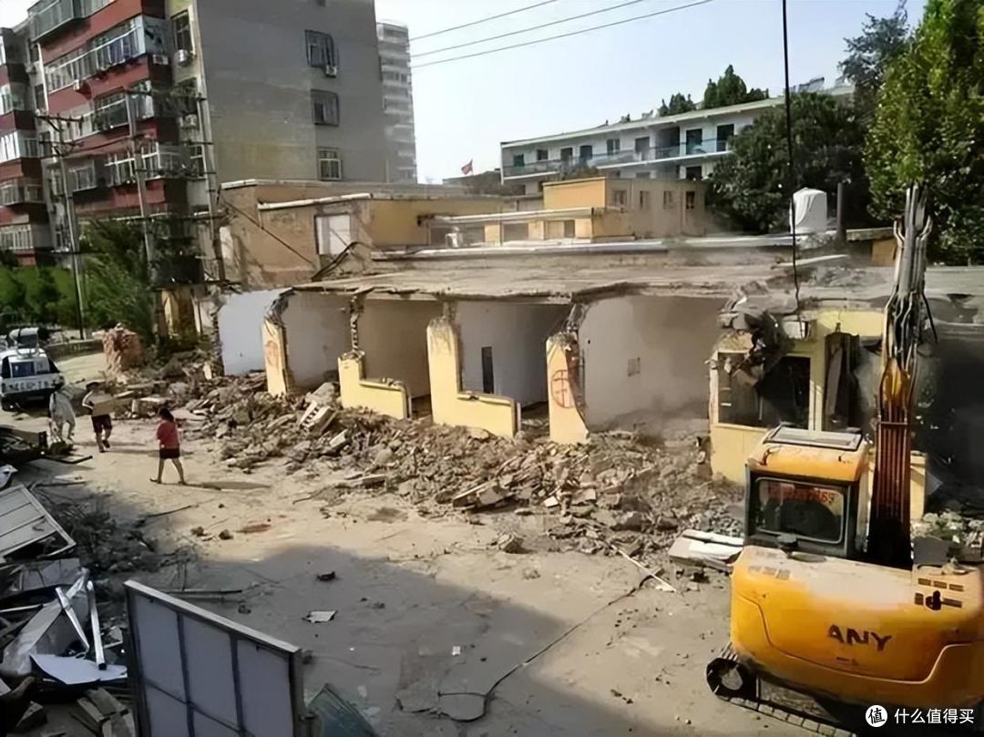 住建部:房龄满25年的房子,一律按新规处理,老旧小区业主有福了