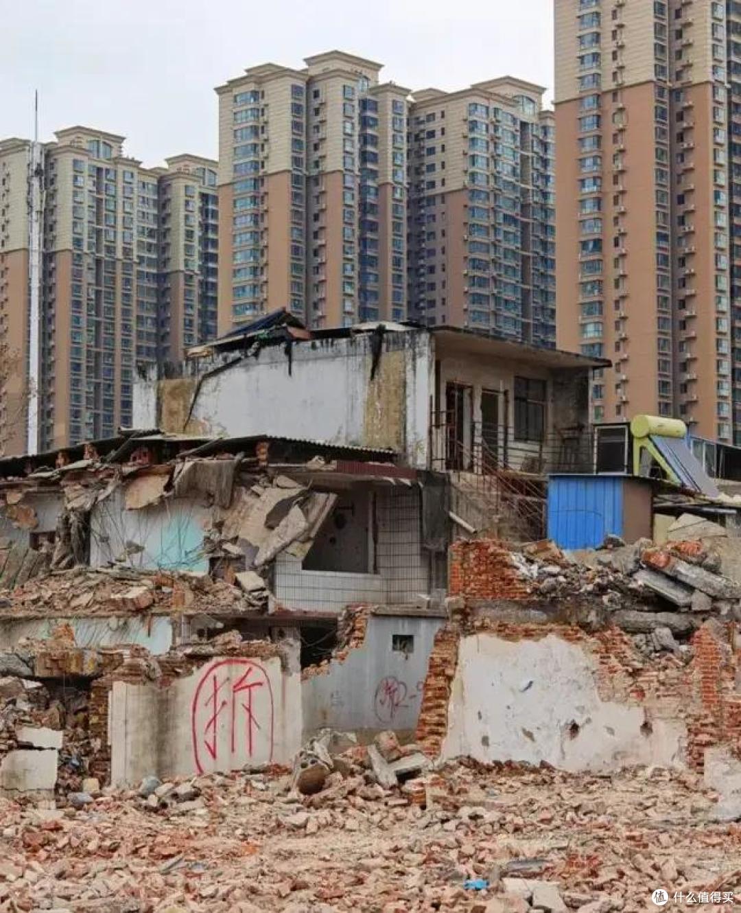 住建部:房龄满25年的房子,一律按新规处理,老旧小区业主有福了