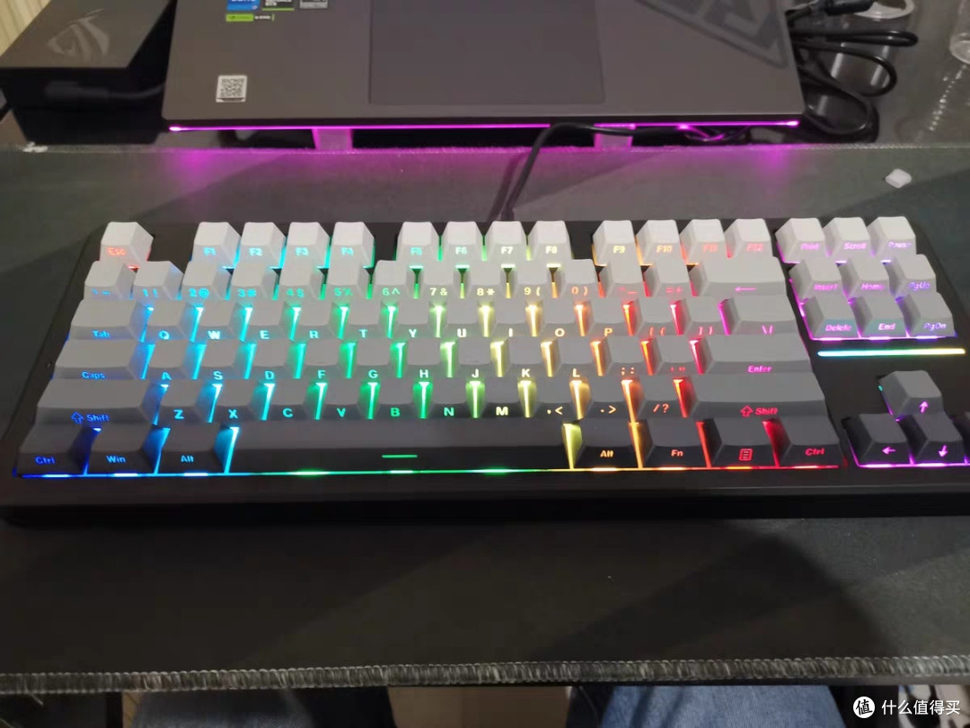 X87Pro机械键盘:办公游戏两用