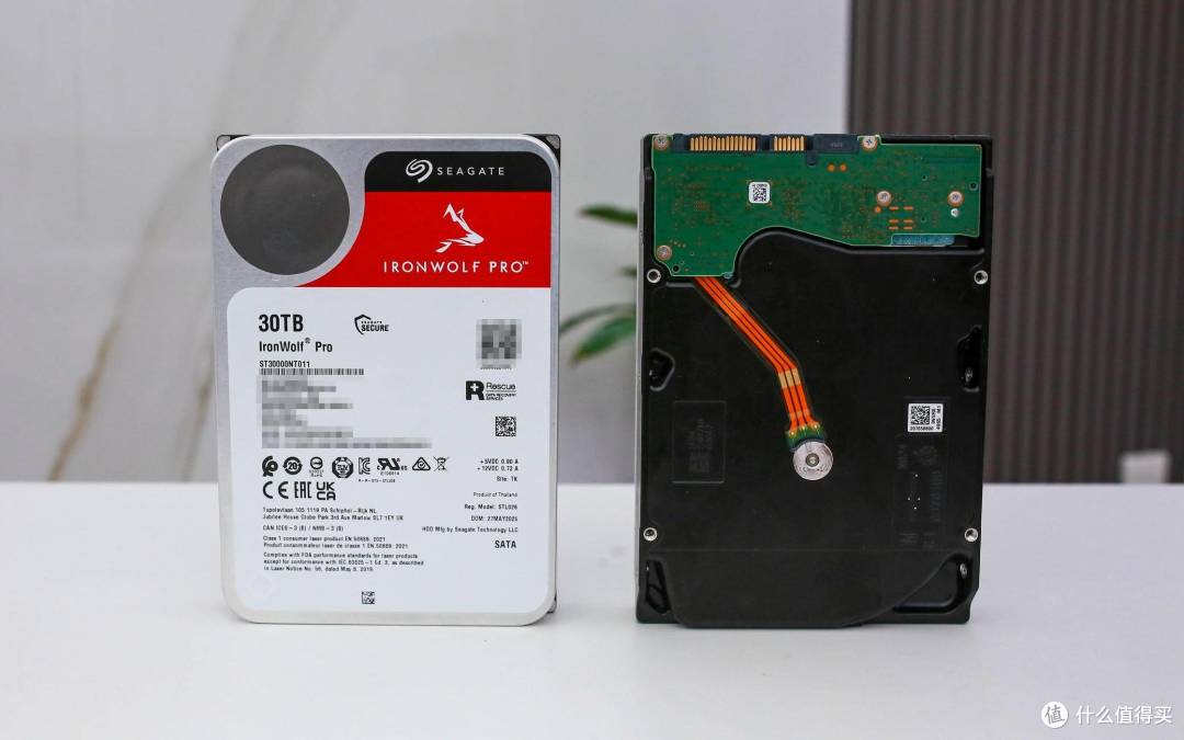 CMR到HAMR:绿联DH4300 Plus+希捷酷狼Pro 30TB的私有云AI体验