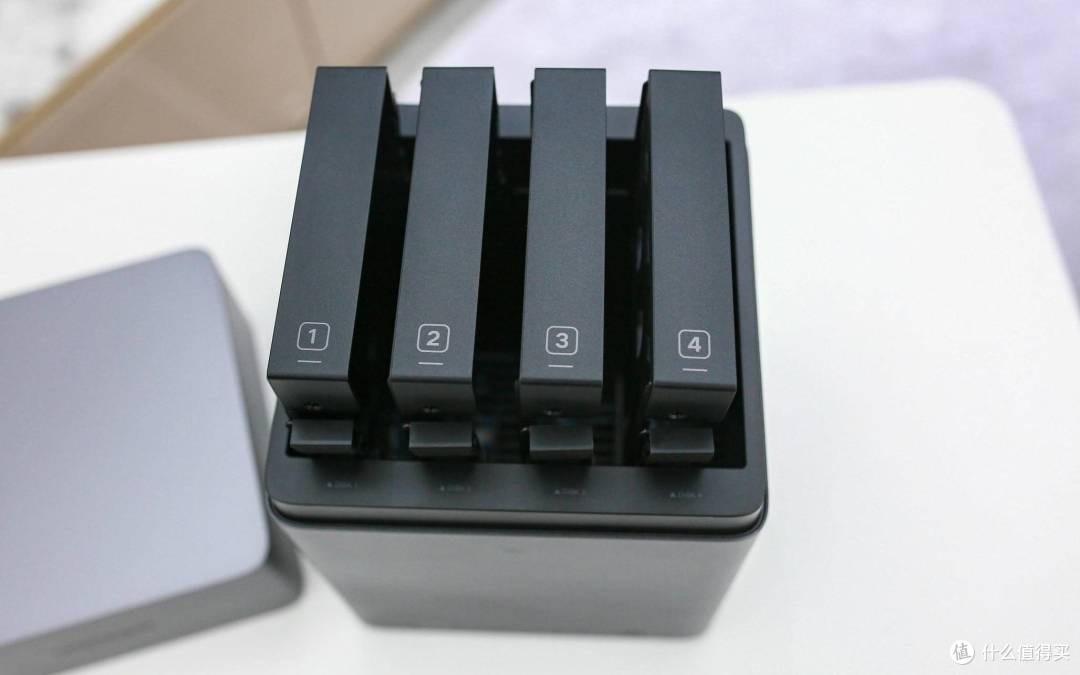 CMR到HAMR:绿联DH4300 Plus+希捷酷狼Pro 30TB的私有云AI体验