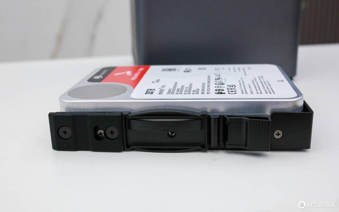 CMR到HAMR:绿联DH4300 Plus+希捷酷狼Pro 30TB的私有云AI体验