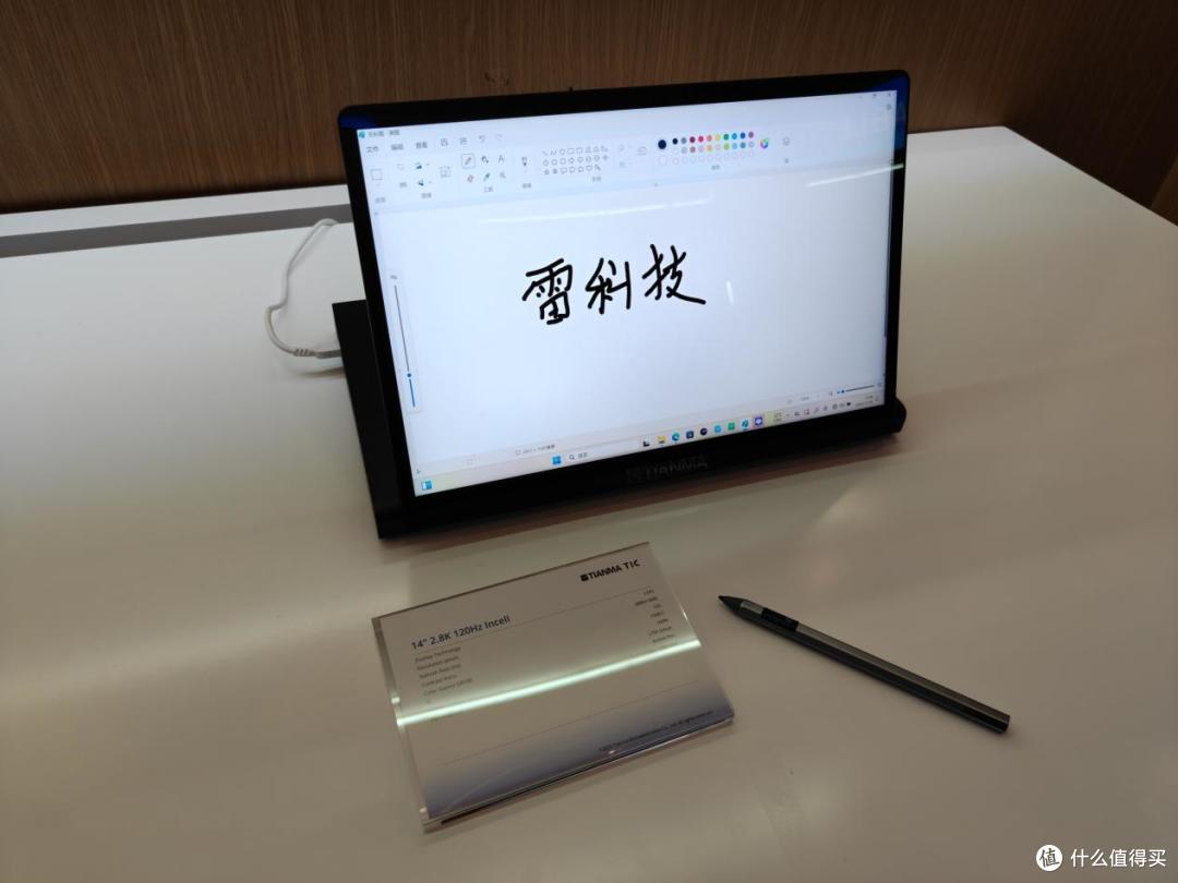 别被2K、165Hz忽悠了!2026年买手机屏幕“智商”才是硬通货