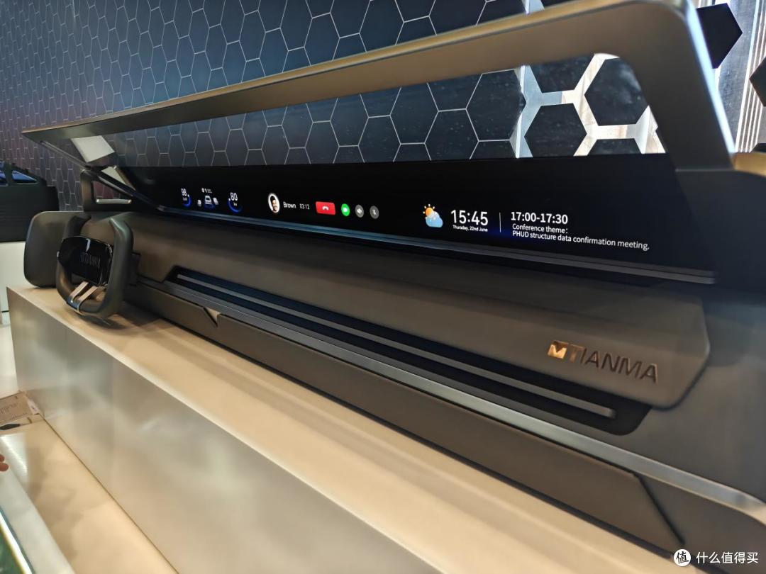 别被2K、165Hz忽悠了!2026年买手机屏幕“智商”才是硬通货