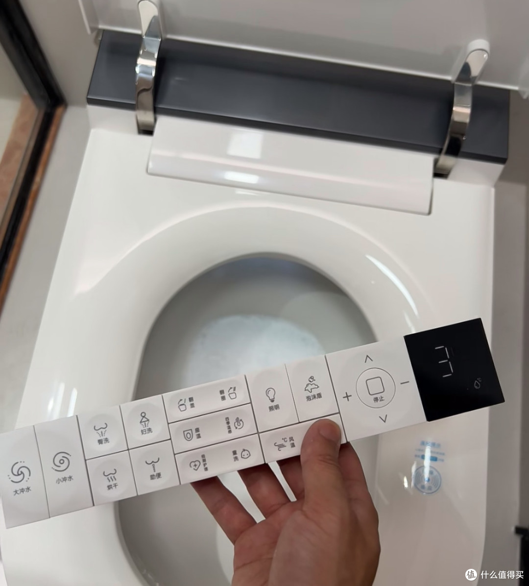 节水除臭多功能智能马桶