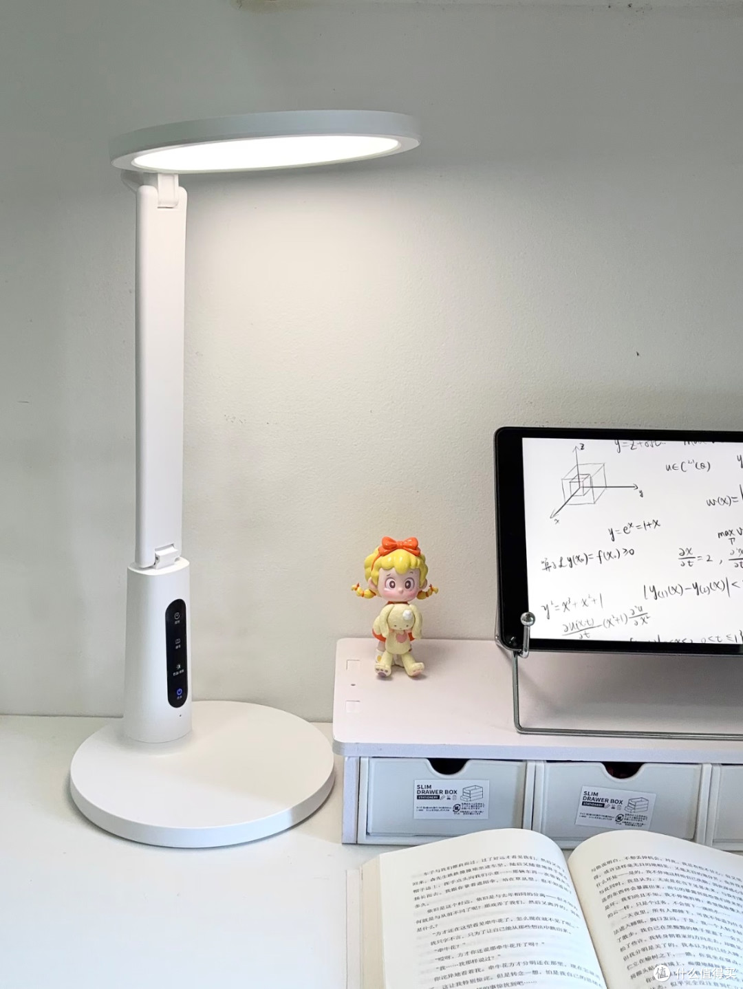 冠星视充插两用护眼台灯,颜值实力双在线💡
