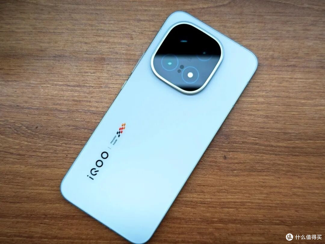 iQOO 15重新定义游戏手机体验