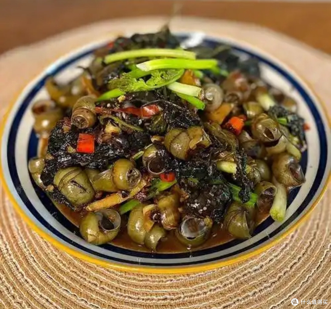 夜宵江湖里的“老味道”,紫苏竹笋焖田螺的时光之约