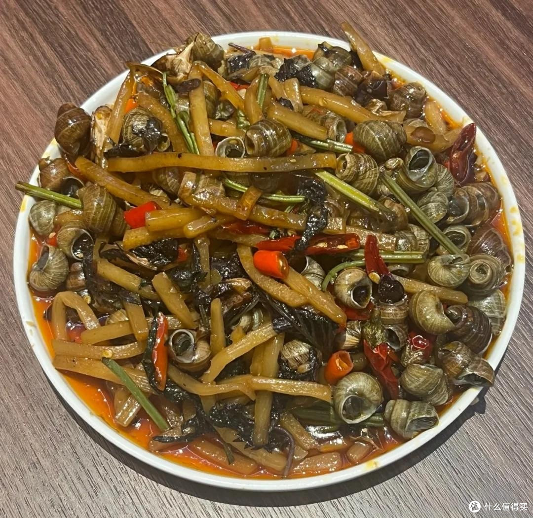 夜宵江湖里的“老味道”,紫苏竹笋焖田螺的时光之约