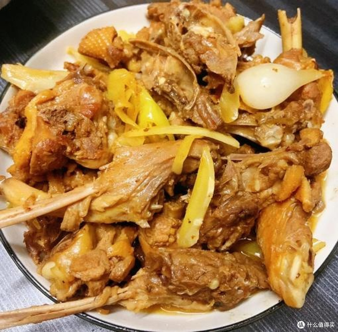 步行街二楼的“宝藏下酒菜”,凉拌柠檬鸭的酸爽之约