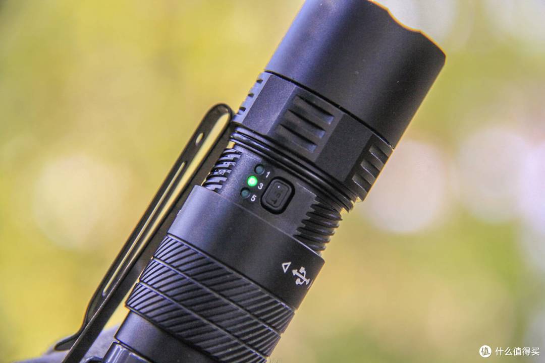 自定义ACE级的全新用光体验：FENIX PD26R ACE