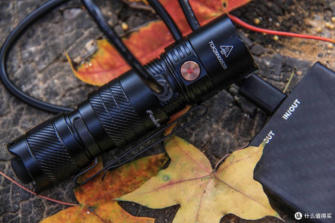 自定义ACE级的全新用光体验：FENIX PD26R ACE