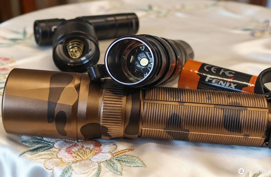 自定义ACE级的全新用光体验：FENIX PD26R ACE