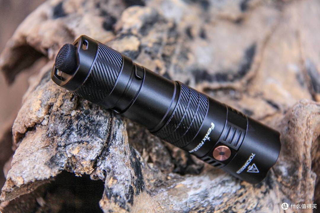 自定义ACE级的全新用光体验：FENIX PD26R ACE