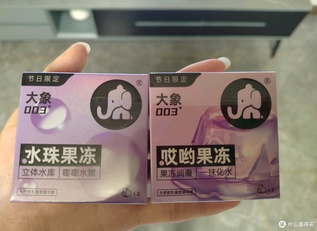 大象003超薄玻尿酸避孕套:水润超薄,亲密无负担