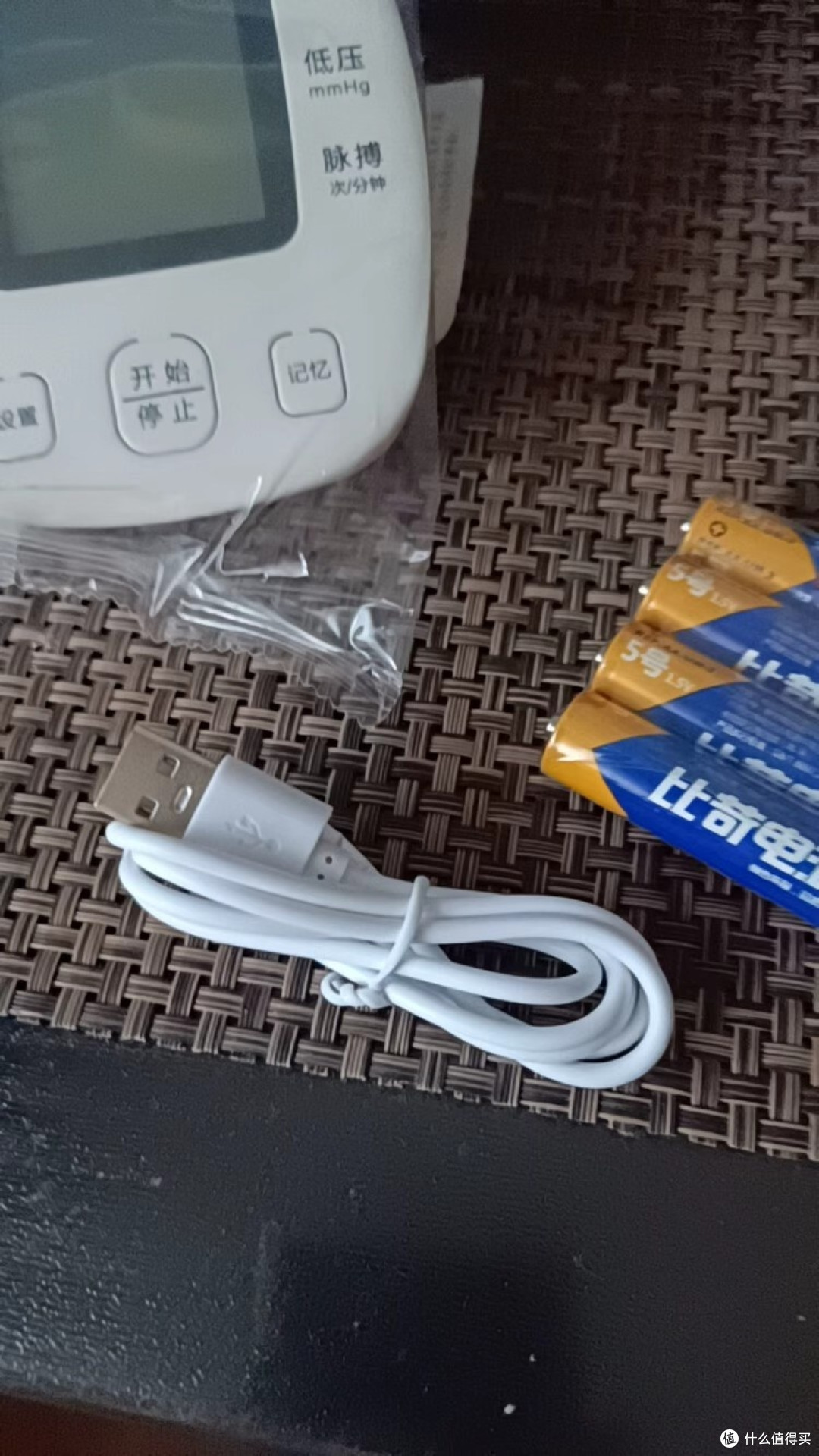 爸妈血压计,拆箱就会用?