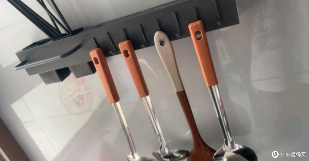 京严挂架整合厨房工具空间