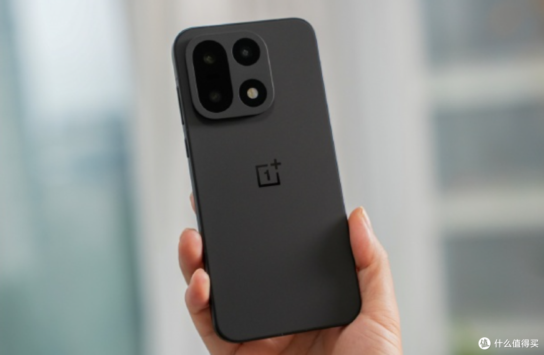 一加“用力过猛”,16GB+1TB+7300mAh,顶配版旗舰也“变相降价”