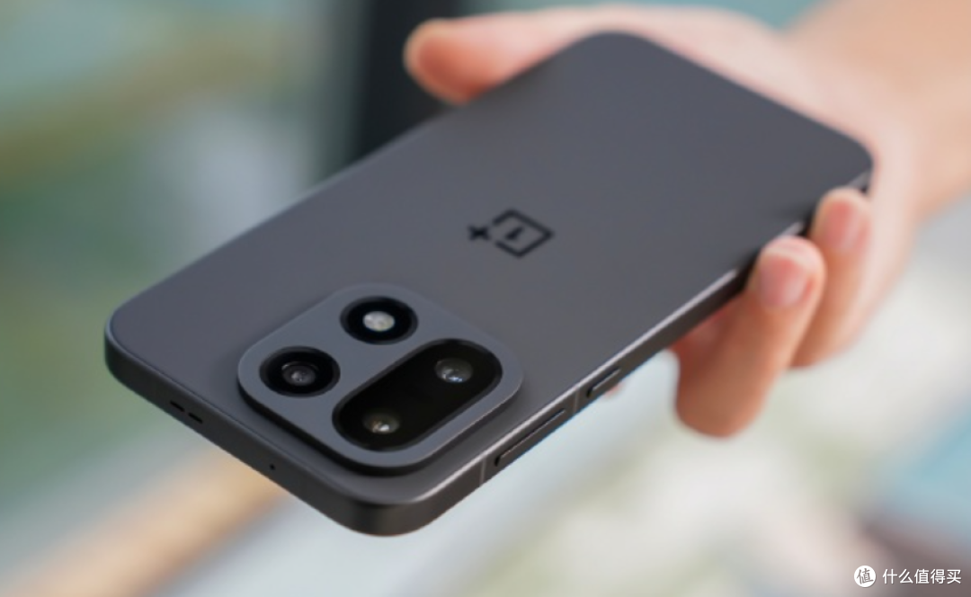 一加“用力过猛”,16GB+1TB+7300mAh,顶配版旗舰也“变相降价”
