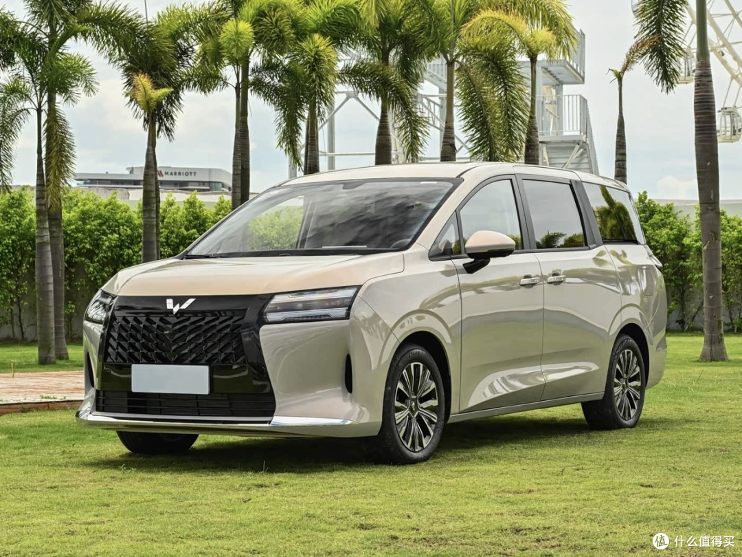 五菱造了台“别克GL8”,7.3万就配1.5T+侧滑门+大7座,锁定爆款