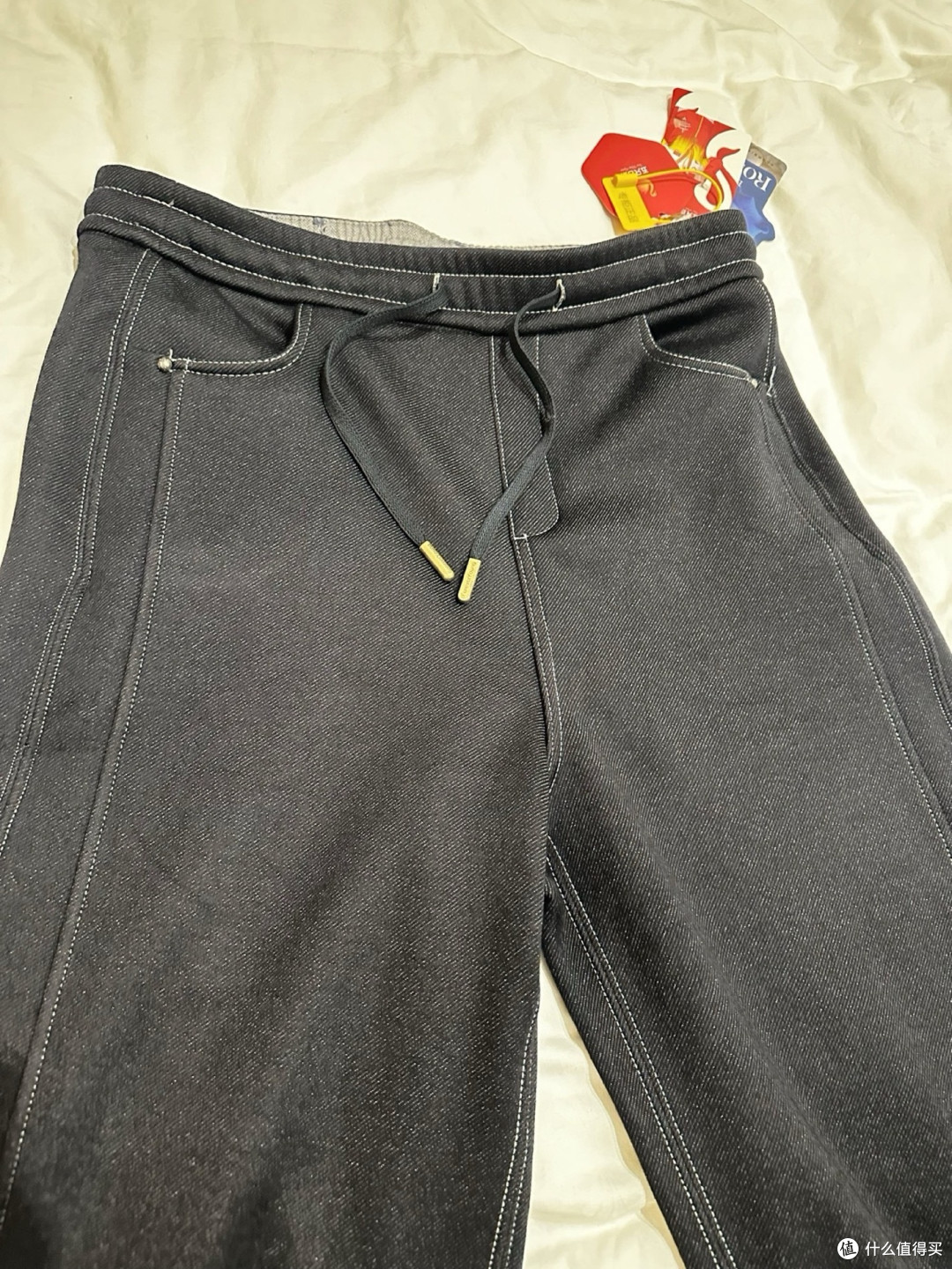 高腰直筒加绒裤修饰腿型