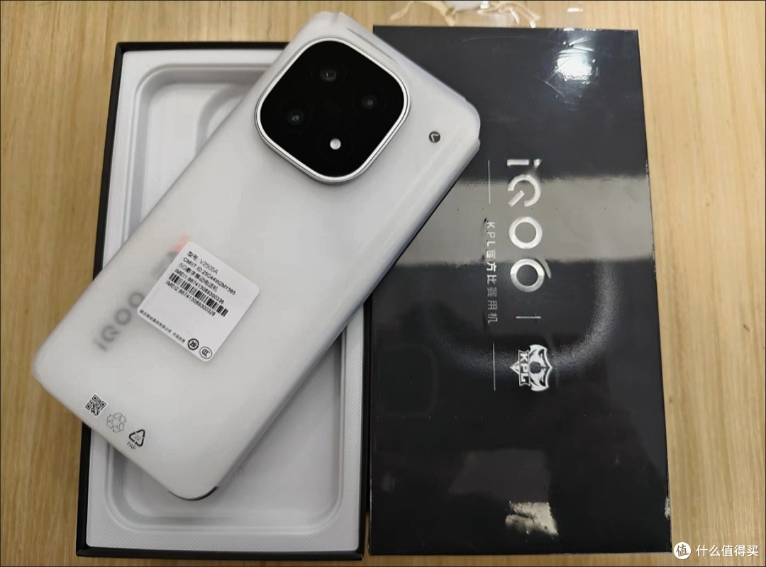 冲了iQOO 15 16G+512G!性能党狂喜的旗舰体验