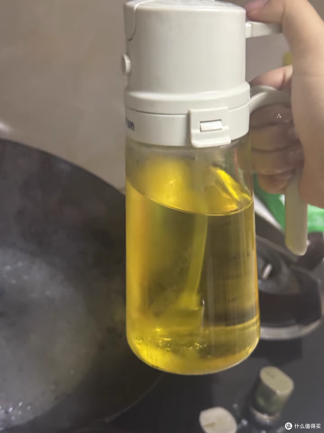 厨房新手友好！一键操作 + 安全材质，倒油喷油不翻车​