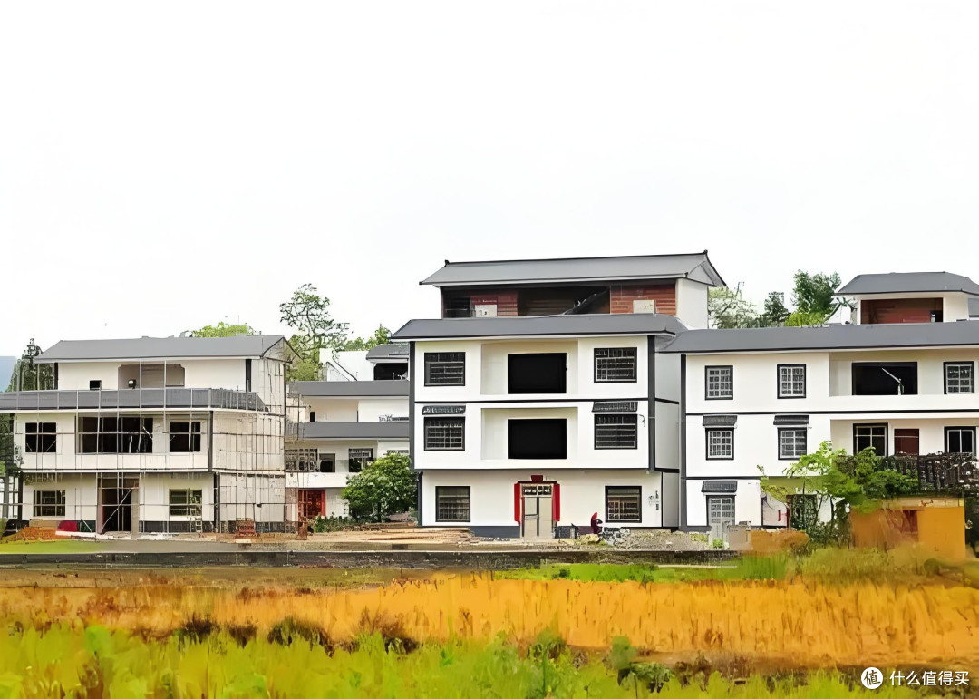 农村房子要“统一规划和翻建”了?2026年起,多地已全面动工了!