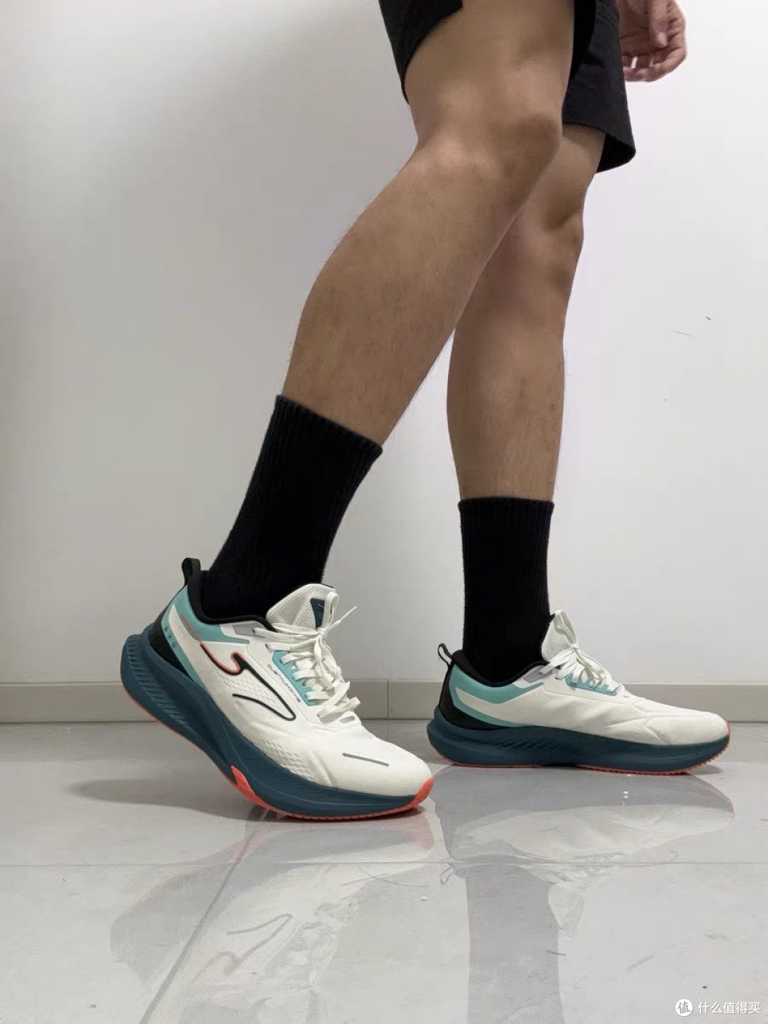 冬季防泼水跑鞋性价比之选