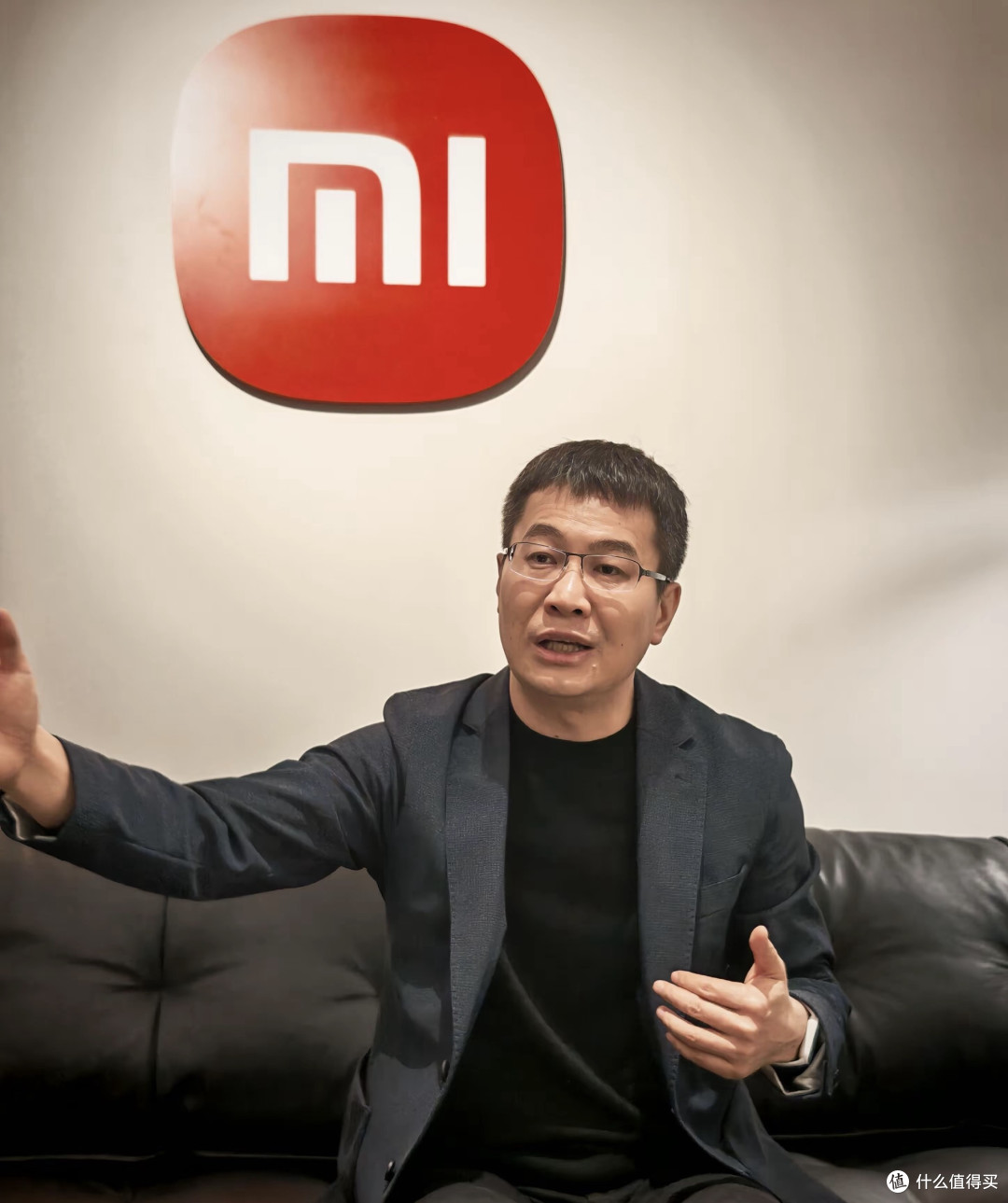 雷军笑了又哭,小米汽车盈利7亿,SU7销量却腰斩还被质疑不安全