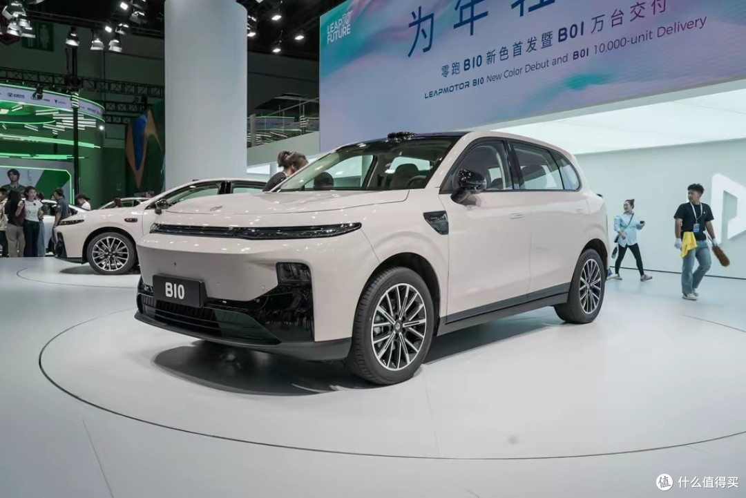 2025广州车展性价比之王！零跑B01，10万级纯电轿车的越级惊喜