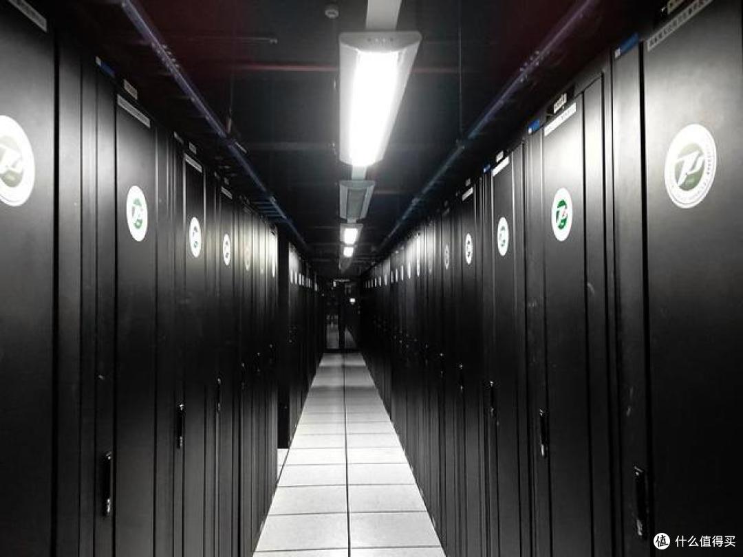 以下是一个系统化的排查和解决步骤，包括入侵检测、分析取证、修复系统和加强安全防护。
