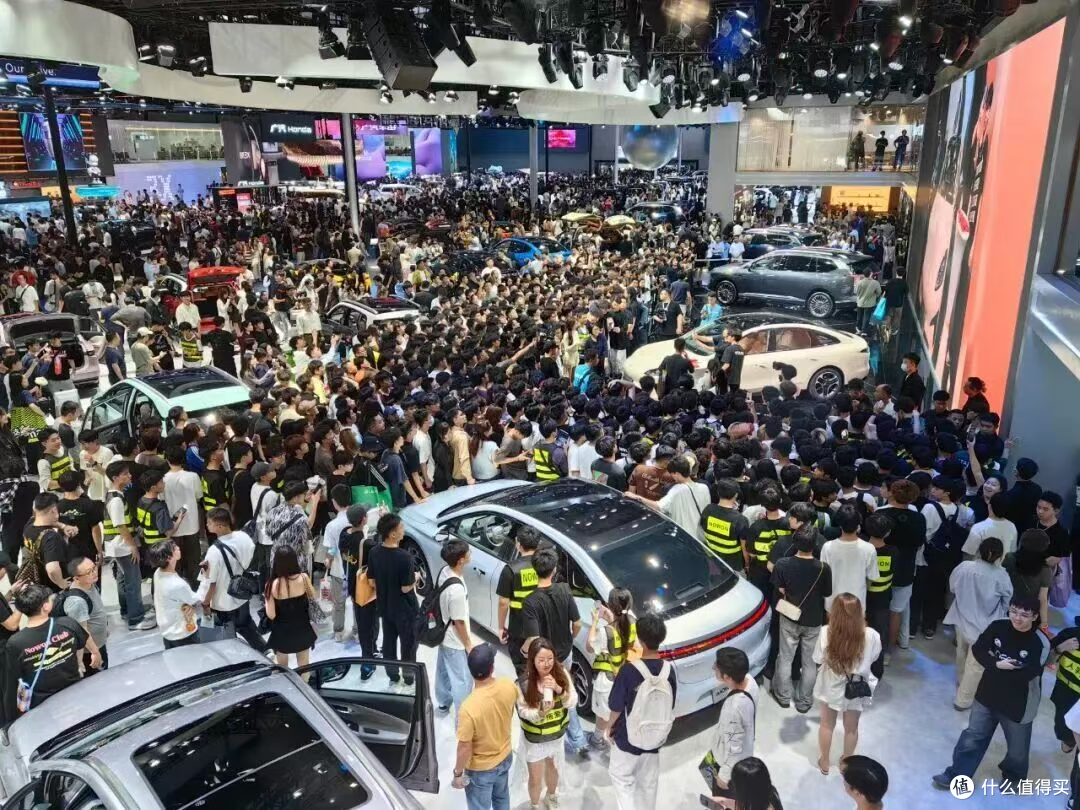 2025 广州车展热闹非凡,华为小鹏全员集结,雷军为何缺席?