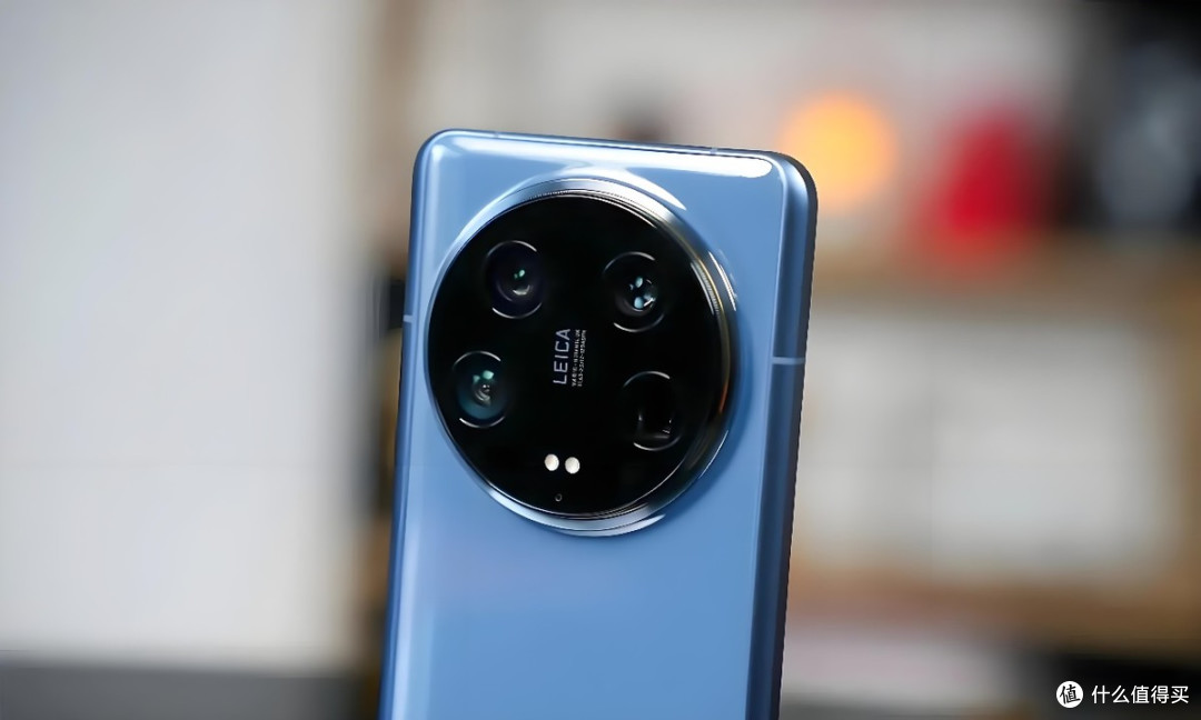 雷军果断清仓,16GB+1TB跌价3210元,龙晶玻璃+徕卡四摄+双向卫星