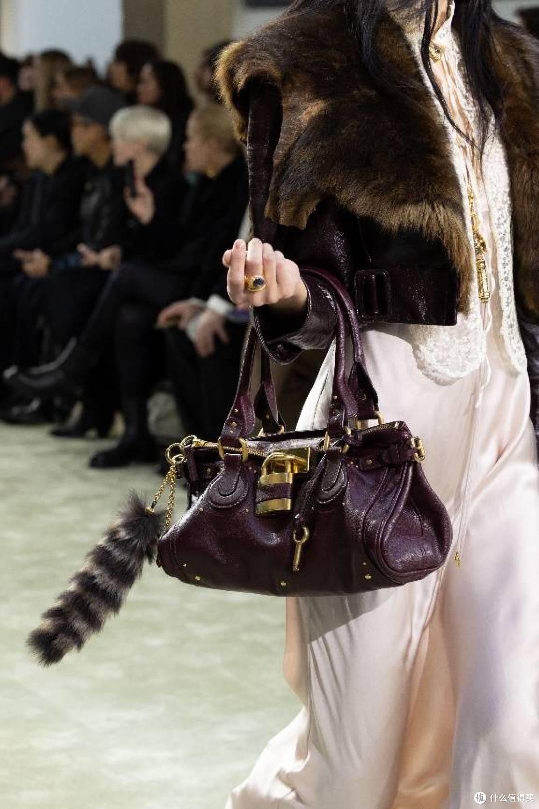 CHLOÉ 焕新呈现Paddington手袋