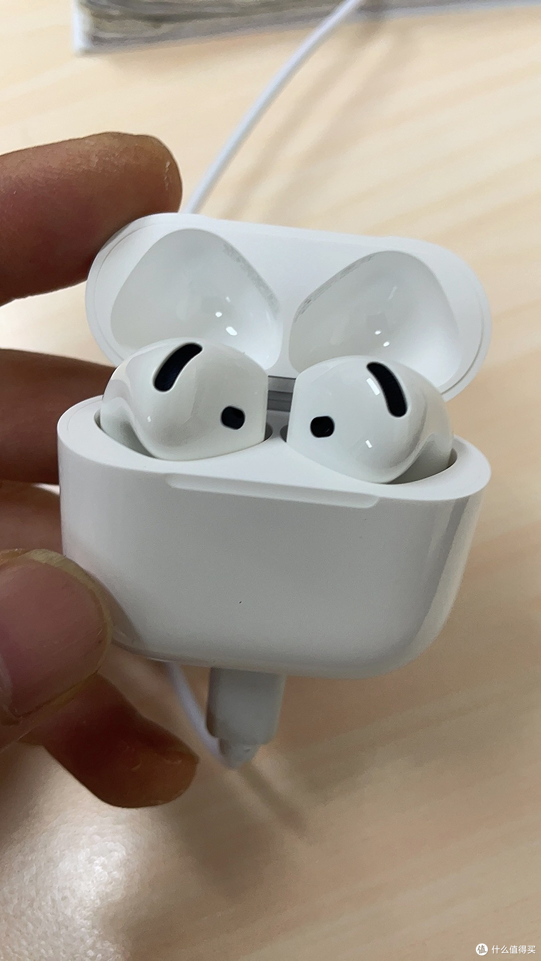 Apple AirPods 4:半入耳降噪新体验