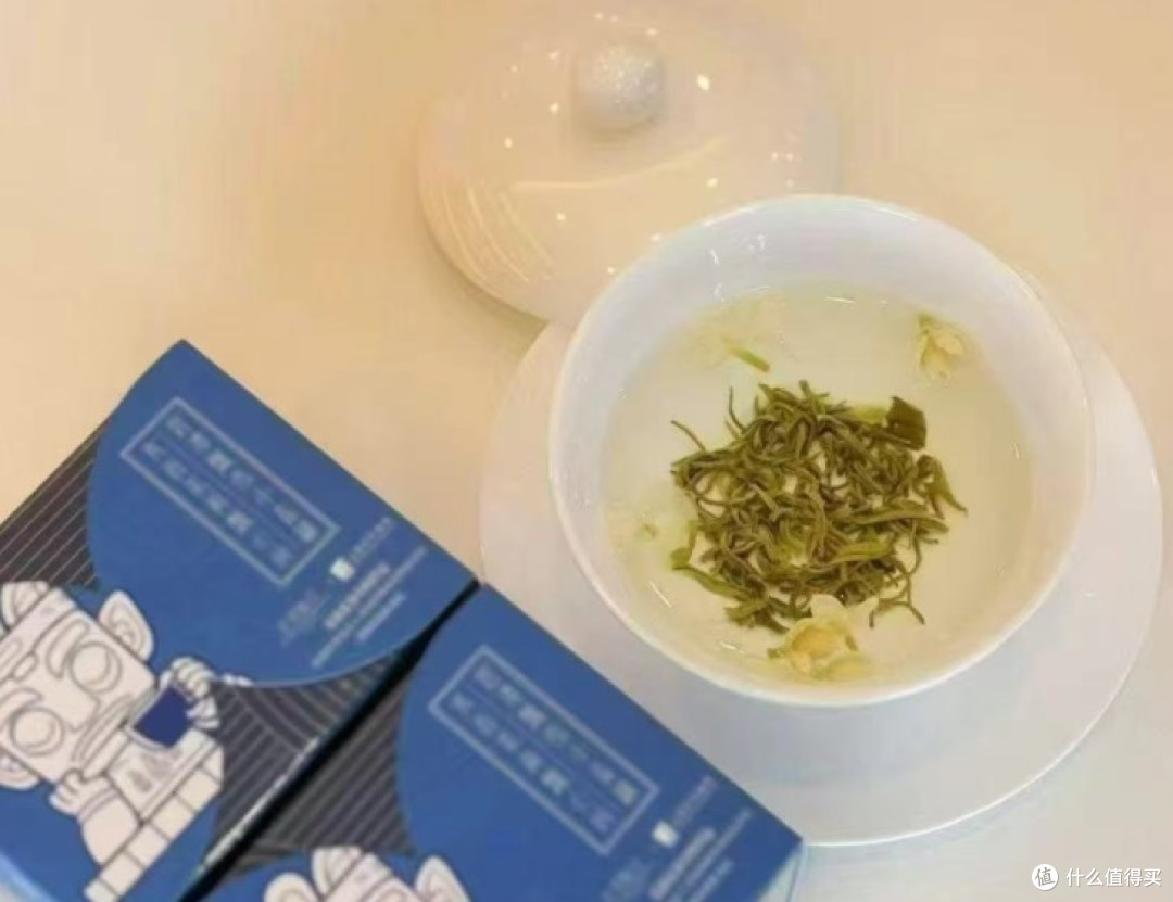 小雪衔凉来，茉莉花茶如燥意——碧潭飘雪小蓝罐滋润相伴
