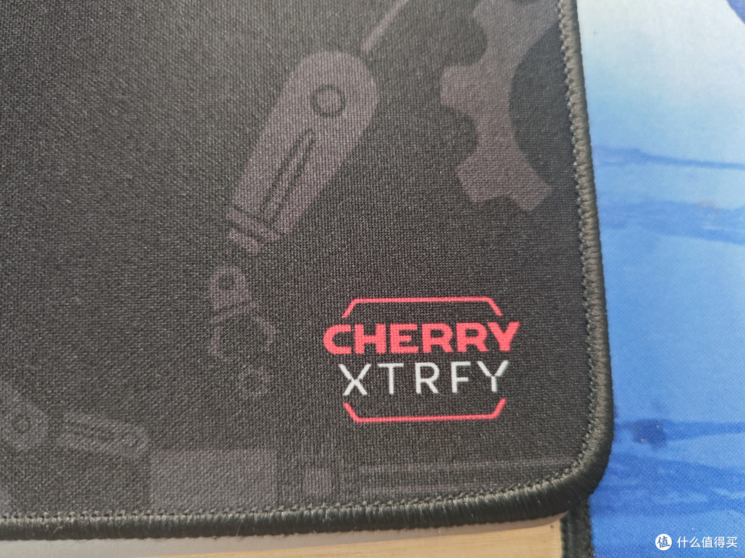 买不起Cherry的键盘,鼠标垫还是买得起