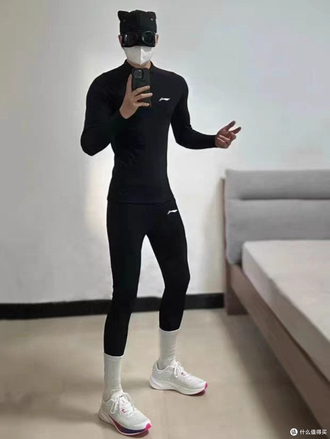 李宁紧身衣:冬季户外训练首选
