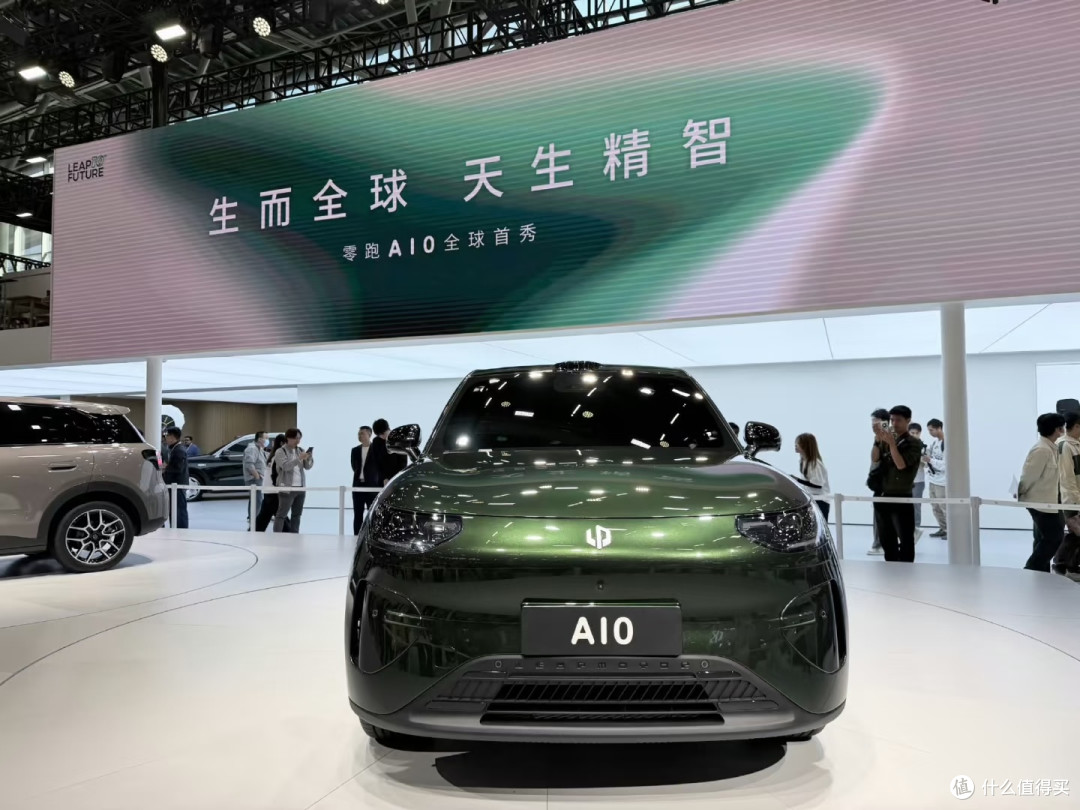 10万级智能纯电黑马登场!零跑A10全球首发亮相广州车展