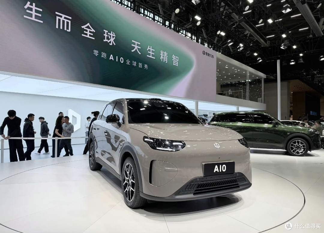 10万级智能纯电黑马登场!零跑A10全球首发亮相广州车展