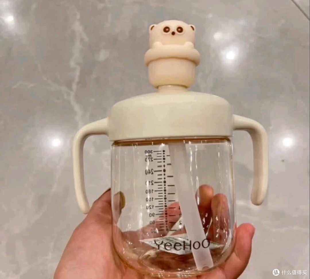 英氏儿童牛奶杯：实用与颜值兼备