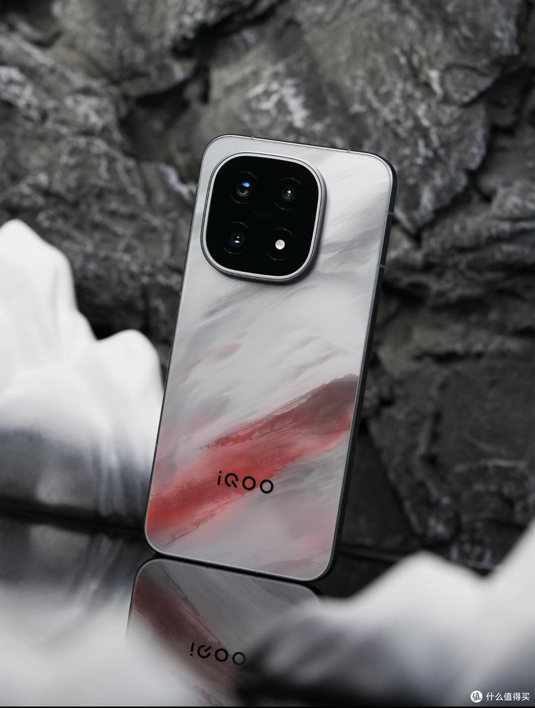 iQOO 15「凌云」：电竞基因拉满，上分利器实至名归_