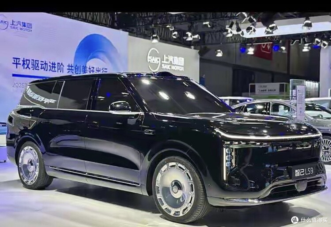 54万问界M9被35万智己 LS9碾压?三车横评结果太离谱!