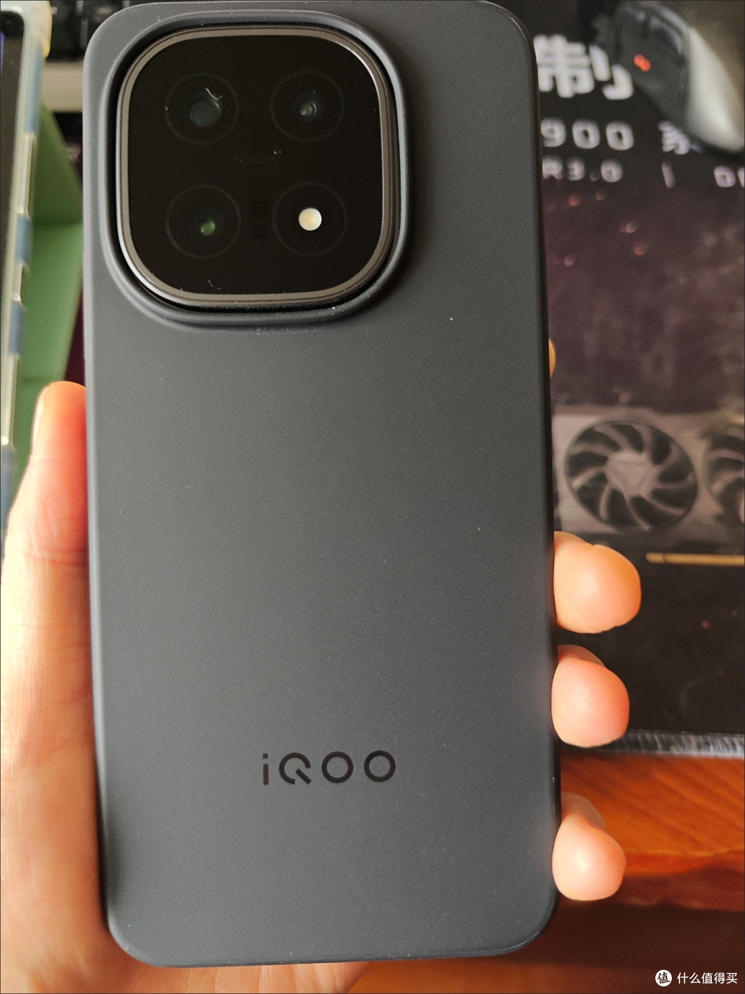 iQOO 15:2K三星屏加持,性能旗舰成游戏利器